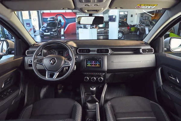 Vinnitsa, Oekraïne-02 april 2019. Renault Duster-nieuwe Modelauto presentatie in showroom-stuurwiel en dashboard Bekijk — Stockfoto