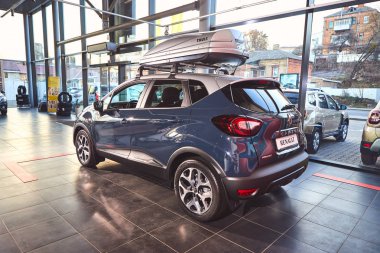 Vinnitsa, Ukrayna-Nisan 02, 2019. Renault Captur-showroom yeni model araba sunumu-arka görünüm