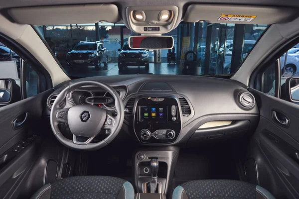 Vinnitsa, Ukrajna-április 02, 2019. Renault Captur-új modell autó bemutatása bemutatóteremben-belső belsejében — Stock Fotó