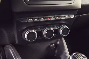 Vinnitsa, Ukrayna-Nisan 02, 2019. Renault Duster-showroom yeni model araba sunumu-pano görünümü