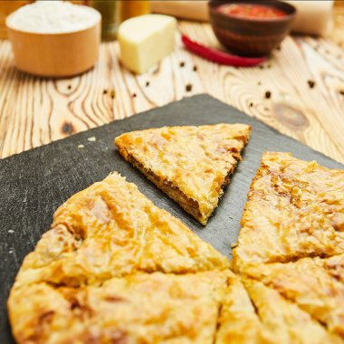 Kubdari etli - geleneksel lezzetli Gürcü yemek