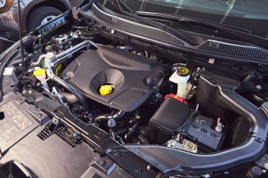 Vinnitsa, Ukrayna-Nisan 04, 2019. Renault Kadjar-showroom yeni model araba sunumu-başlık altında