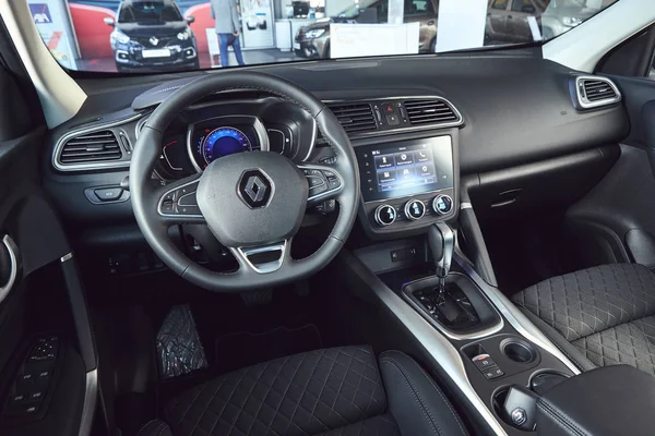 Vinnitsa, Ukraine - April 04, 2019. Renault Kadjar - new model car presentation in showroom - steering wheel and dashboard view — Stock Photo, Image