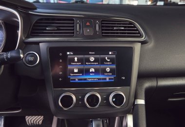  Vinnitsa, Ukrayna-Nisan 04, 2019. Renault Kadjar-showroom yeni model araba sunumu-pano görünümü