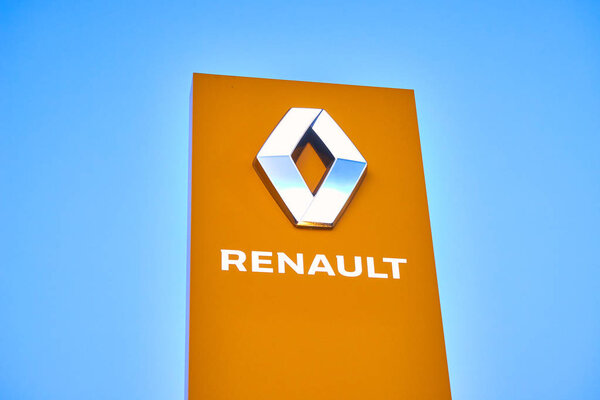 02 апреля 2019 - Винница, Украина. Салон логотипа RENAULT на стенде

