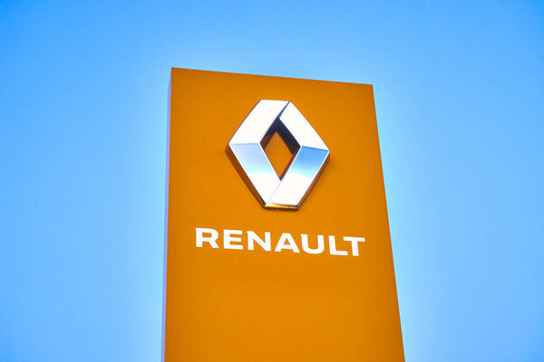 02 апреля 2019 - Винница, Украина. Салон логотипа RENAULT на стенде
