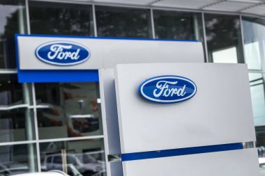 07 Ağustos 2017 - Vinnitsa, Ukrayna. Bir stand üzerinde Ford logosu Showroom