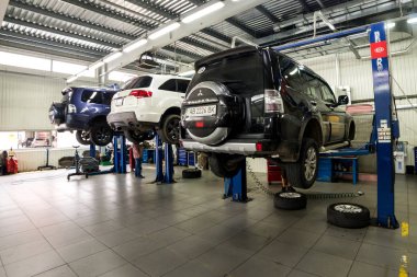 Vinnitsa, Ukrayna - 07 Ağustos 2017. Araç bakım sürecinde servis merkezi