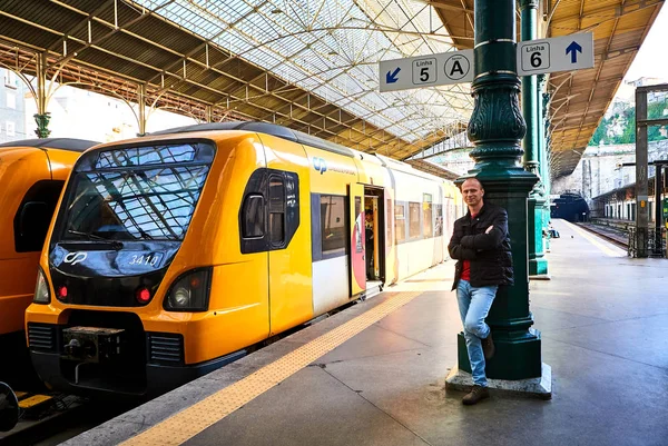 PORTO, PORTUGAL - DEZEMBRO 10, 2018: Porto antiga estação ferroviária São Bento, Portugal — Fotografia de Stock