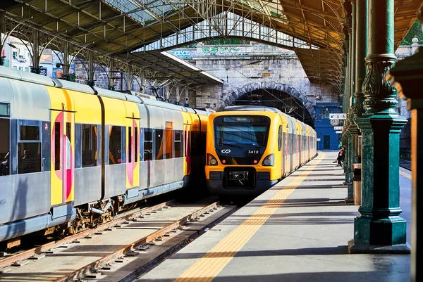 PORTO, PORTUGAL - DEZEMBRO 10, 2018: Porto antiga estação ferroviária São Bento, Portugal — Fotografia de Stock