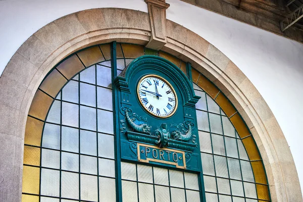 PORTO, PORTUGAL - 10 ДЕКАБРЯ 2018: Porto old railway station Sao Bento, Portugal — стоковое фото