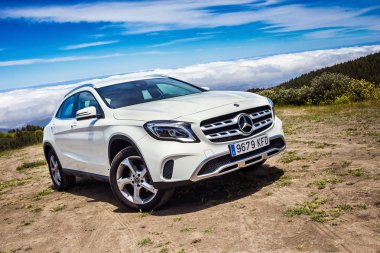 Gran Canaria, İspanya - 12 Mayıs 2018. Gran Canaria Adası yollarda Mercedes-Benz Gla test sürüşü