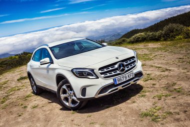 Gran Canaria, İspanya - 12 Mayıs 2018. Gran Canaria Adası yollarda Mercedes-Benz Gla test sürüşü