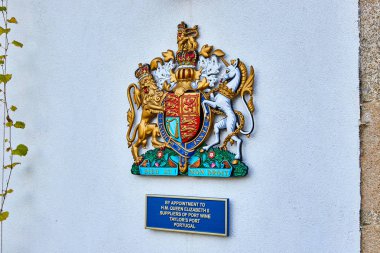 Porto, Portekiz - 10 Aralık 2018: Taylor'ın şarap mahzeni müzesinin amblemi