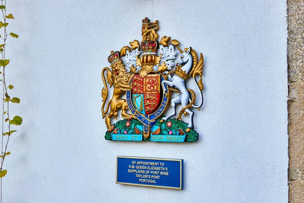 Porto, Portekiz - 10 Aralık 2018: Taylor'ın şarap mahzeni müzesinin amblemi