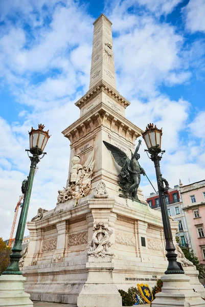Lizbona, Portugalia-12 grudnia 2018: pomnik konserwatorów, znany jako Monumento AOS Restauradores w języku portugalskim — Zdjęcie stockowe