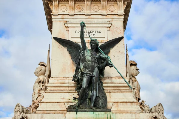 LISBOA, PORTUGAL - 12 de dezembro de 2018: Monumento aos Restauradores, conhecido como Monumento aos Restauradores em Português — Fotografia de Stock