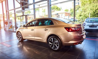 Vinnitsa, Ukrayna - 07 Ağustos 2019. Renault Megane - showroom yeni model araba sunumu - yan görünüm