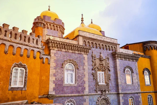 Pena Palota, Sintra, Lisszabon, Portugália. Híres mérföldkő. Európa legszebb kastélyai — Stock Fotó