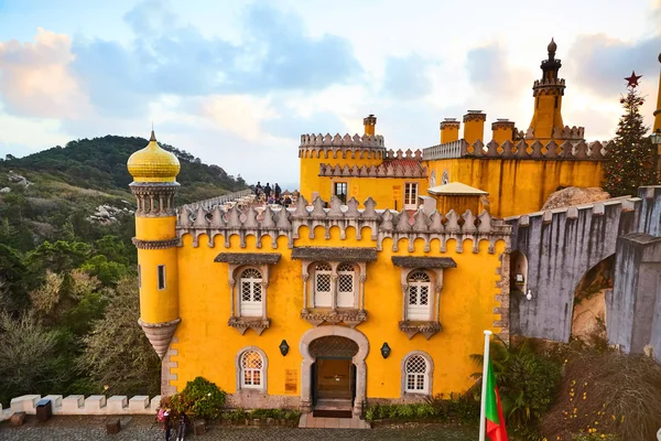 13 december 2018 - Lissabon, Portugal: Pena Palace i Sintra. Ett berömt landmärke. Europas vackraste slott — Stockfoto