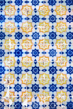 Geleneksel süslemeli Portekiz dekoratif renkli fayanslar azulejos. Soyut arkaplan. Türkçe biçiminde pürüzsüz renkli yama.