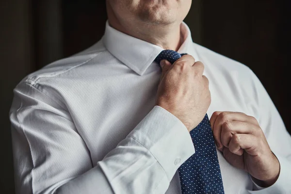 Homem Camisa Vestir Ajustar Gravata Pescoço Casa Moda Masculina — Fotografia de Stock