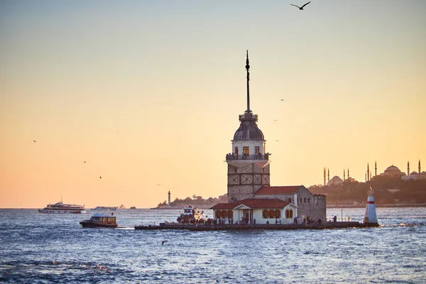 Istanbul Turkey Október 2019 Tüzes Naplemente Bosphorus Felett Híres Maiden — Stock Fotó