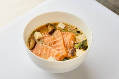 Japon miso çorbası ve beyaz kâse - geleneksel Asya yemeği