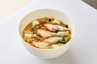 Japon miso çorbası ve beyaz kâse - geleneksel Asya yemeği