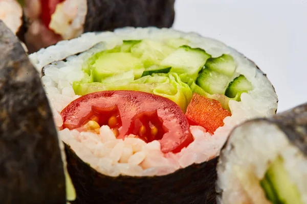 Rolos Sushi Vegetariano Com Pepino Pimenta Doce Abacate Alface Sobre — Fotografia de Stock