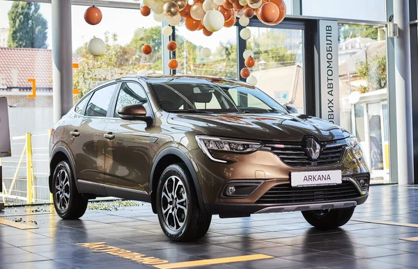 빈니차 우크라이나 Septembert 2020 Renault Arkana 전시실 앞에서 자동차 — 스톡 사진