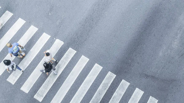 Emberek Keresztben Felülnézet Séta Utca Sétáló Crossroad Város Utcai Madártávlatból — Stock Fotó