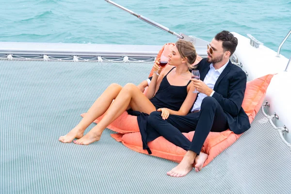 Luxury Relaxing Couple Traveler Nice Dress Suite Sit Bean Bag — Stock Photo, Image