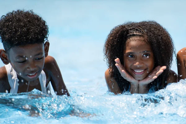 African Girl Boy Sitting Playing Water Swimming Pool Amusement Park — Stock Photo, Image