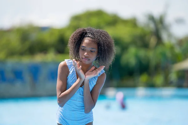 African Girl Standing Playing Swimming Water Pool Amusement Park Concept — Stock Photo, Image