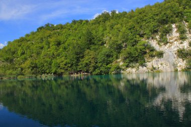 Hırvatistan - Plitvice Lakes dinar dağlar parçası olan Maa Kapela Dağları'nın güneyinde yalan manzara. Plitvice Gölleri karmaşık Hırvatistan, orta kısmında Bosna ile doğu sınırında yer alan.