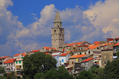 Vrbnik - Hırvatistan Adriyatik Denizi ile çevrili, ait Krk Adası üzerinde bulunan bir şehirdir. Görünümü, Kilisesi, St John the Baptist.