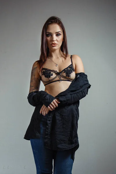 Bela Menina Sexy Com Tatuagens Lingerie — Fotografia de Stock