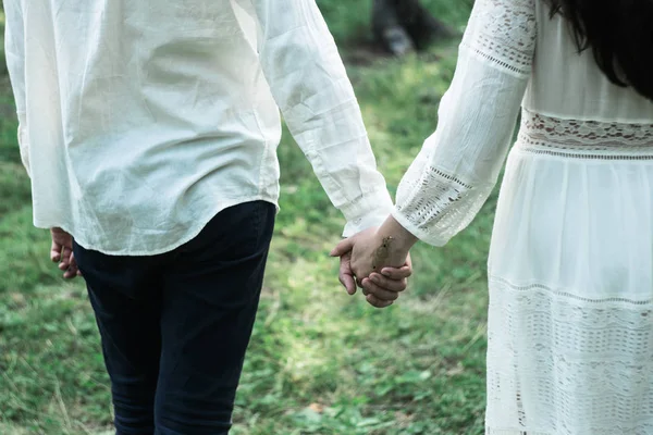 Junges Schönes Slawisches Verliebtes Paar Spaziert Durch Den Wald Süßes — Stockfoto