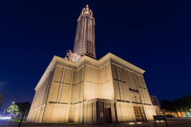 Çağdaş Saint Joseph Kilisesi Le Havre France geceleri