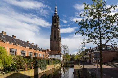 Ortaçağdan kalma şehir duvar Koppelpoort ve Eem nehir Amersfoort, Hollanda