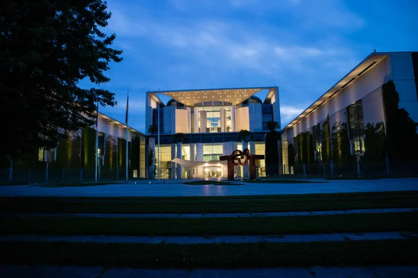 Marie Elisabeth Lders Haus Oficinas Del Gobierno Federal Por Noche —  Fotos de Stock