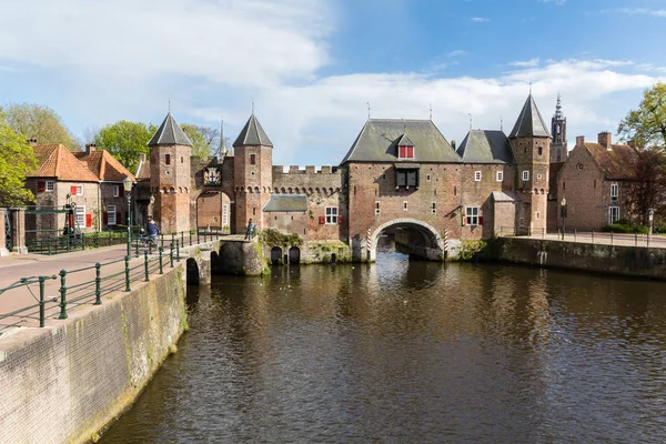 Ortaçağdan Kalma Şehir Duvar Koppelpoort Eem Nehir Amersfoort Hollanda — Stok fotoğraf