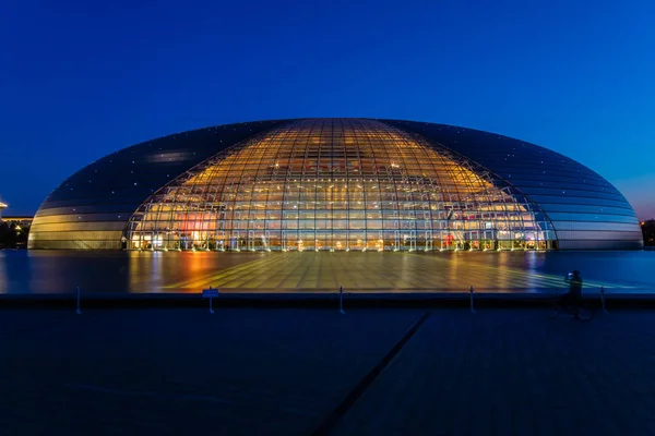 北京中国早い夜の日没後 芸能国立センター — ストック写真