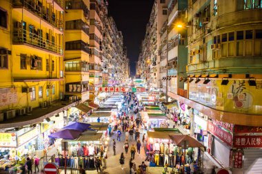 FA Yuen Sokak piyasasında Hong Kong şehir gece