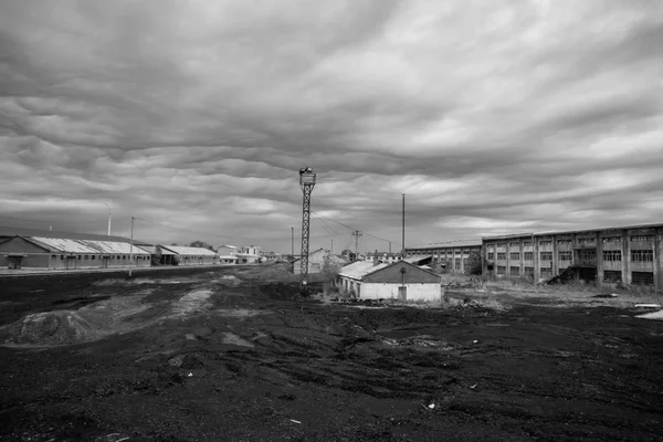 Complexo Industrial Ferroviário Abandonado Com Sua Paisagem Assombrada — Fotografia de Stock