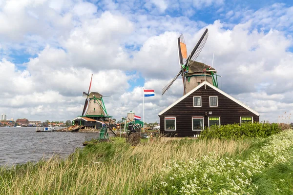Tradiční Holandské Větrné Mlýny Zaanse Schans Uzavřen Amsterdamu — Stock fotografie