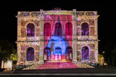 Bina cephe ışık Festivali Chartres Fransa