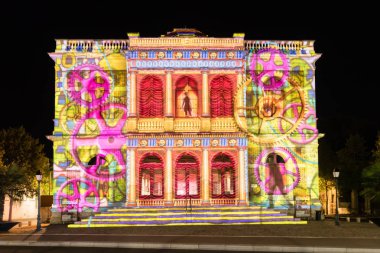 Bina cephe ışık Festivali Chartres Fransa