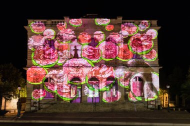 Bina cephe ışık Festivali Chartres Fransa